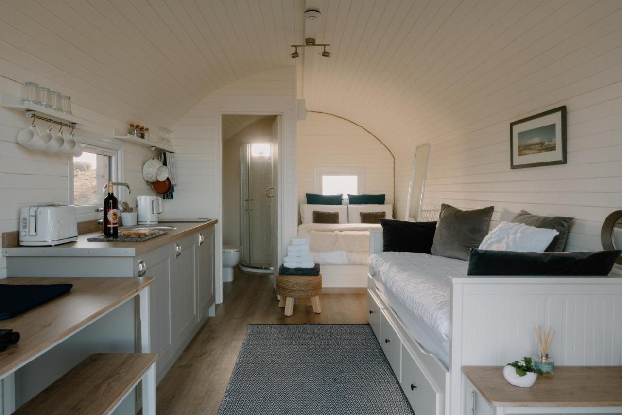 Strathy Bay Pods Hotel ภายนอก รูปภาพ